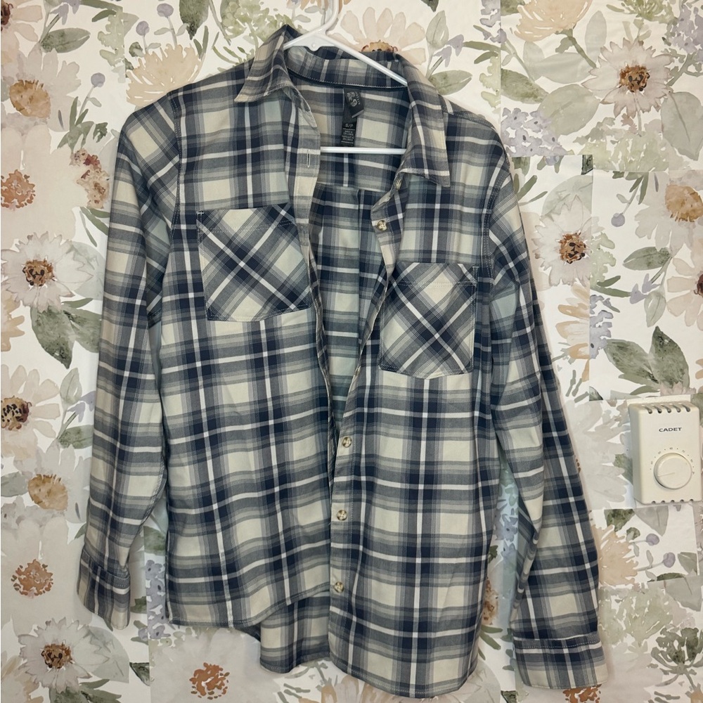 Women’s mountain hardware plaid shirt 🛍